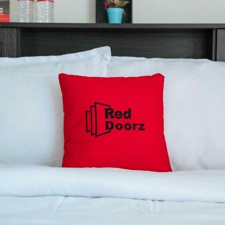 Reddoorz Plus Near Mango Avenue Себу Экстерьер фото